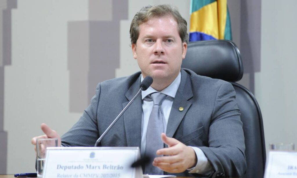 Uso de dinheiro público para exaltar Lula no Carnaval afrontou a fé e a legalidade, diz Marx Beltrão