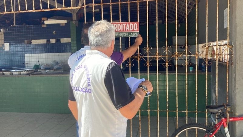 Balança do Peixe na Ponta Verde é interditada após fiscalização encontrar condições insalubres