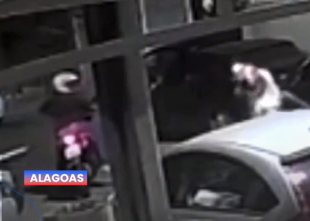 POLÍCIA DIVULGA IMAGENS DE TENTATIVA DE HOMICÍDIO NA JATIÚCA, EM MACEIÓ