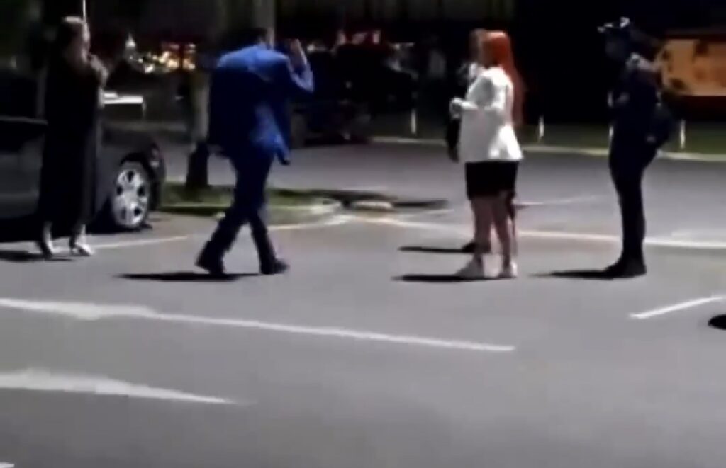 DEPUTADO FAZ BARRACO COM GAROTA DE PROGR4MA EM ÁREA NOBRE DE BRASÍLIA: “B4RANGA”