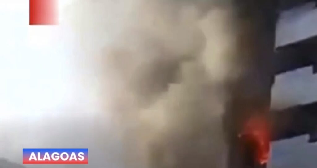 INCENDIO ATINGE EDIFICIO COMERCIAL NA PONTA VERDE