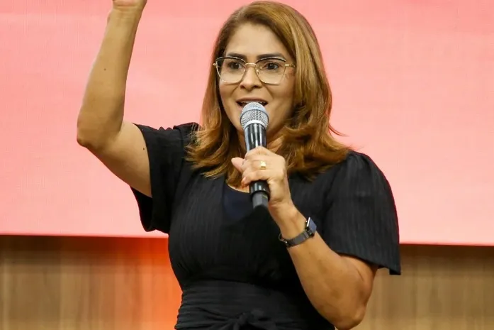 PASTORA E SECRETÁRIA CLÁUDIA BALBINO SURGE COMO POSSÍVEL CANDIDATA A DEPUTADA PELO MDB.