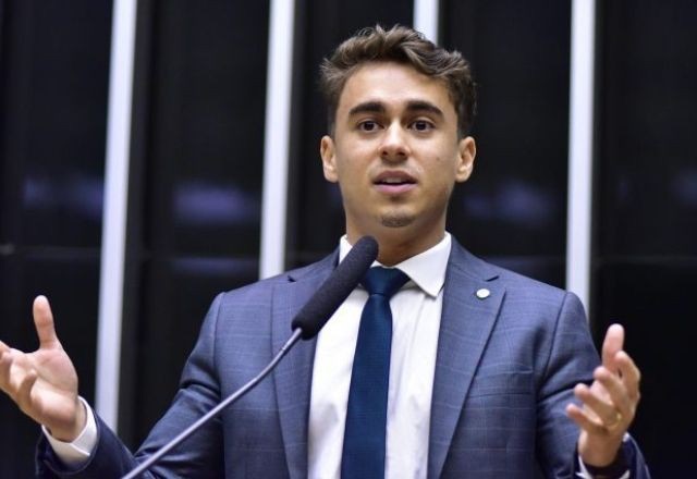 Deputados pedem investigação de Nikolas Ferreira por uso de avião ligado a Vorcaro