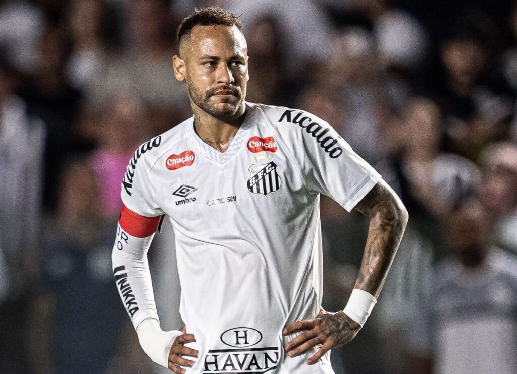 Neymar é processado por cozinheira que relata jornadas de até 16h de trabalho em mansão