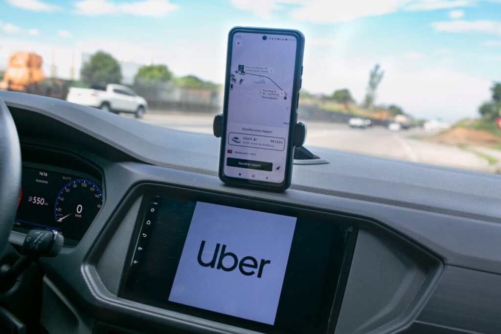 Uber Elite: plataforma lança nova opção com carros de luxo e motoristas profissionais