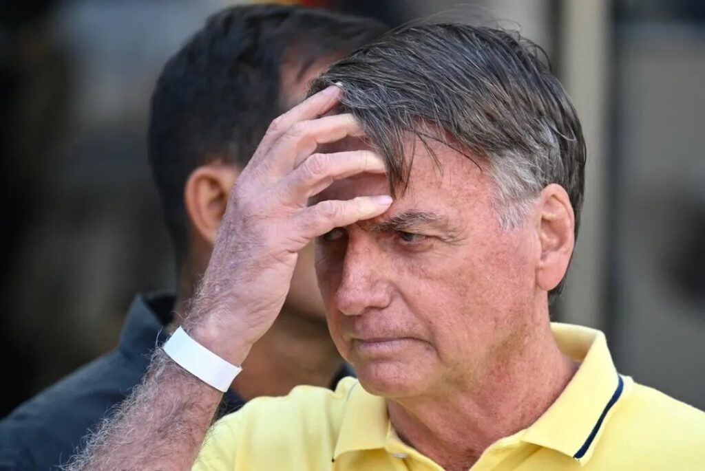 Bolsonaro passa mal na Papudinha e é levado a hospital em Brasilia