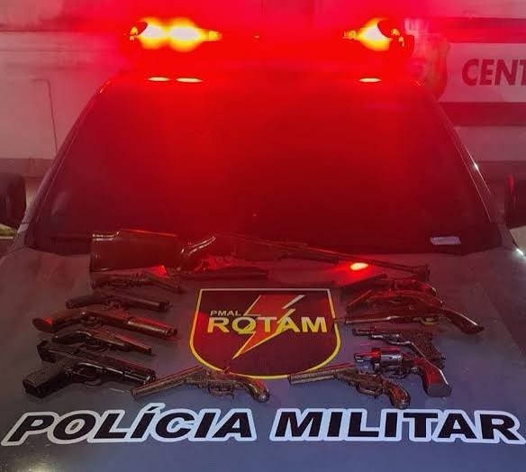POLÍCIA MILITAR APREENDE 13 ARMAS EM APARTAMENTO NO BAIRRO DO FAROL