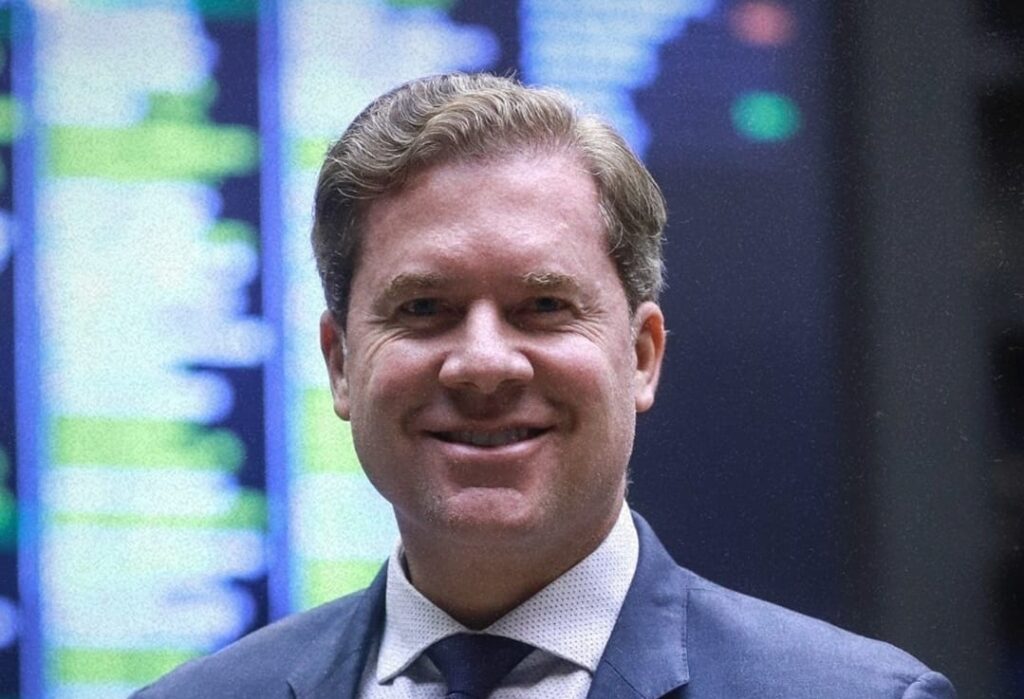 MARX BELTRÃO DEFENDE APROVAÇÃO DE PROJETO QUE INCLUI PROTEÇÃO ANIMAL NO CURRÍCULO ESCOLAR
