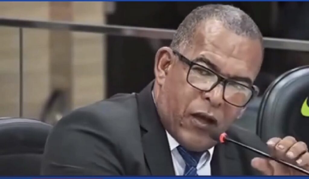 “SE BRINCAR , NÃO FAÇO NEM A FEIRA COM ESSE VALOR” , DIZ VEREADOR SOBRE SALÁRIO DE R$ 13MIL.