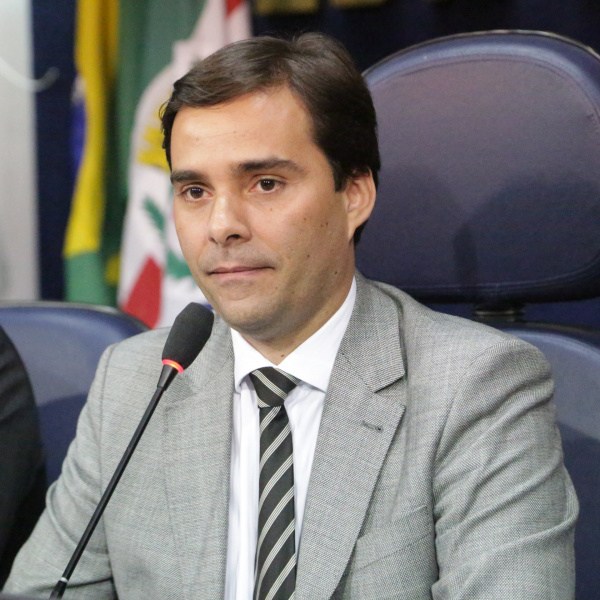 KELMANN ANUNCIA QUE NÃO SERÁ CANDIDATO E ADOTA TOM ENIGMÁTICOAPÓS “DIAS DIFÍCEIS”