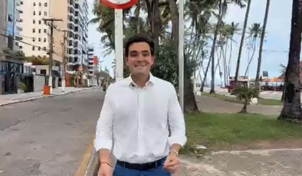 LELO MAIA COBRA NOVAMENTE VAGAS DE ESTACIONAMENTO RETIRADAS PELA DMTT NA ORLA DE MACEIÓ