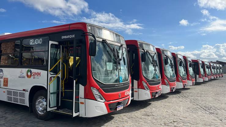 Projeto que garante ônibus de graça para professores avança na Câmara de Maceió
