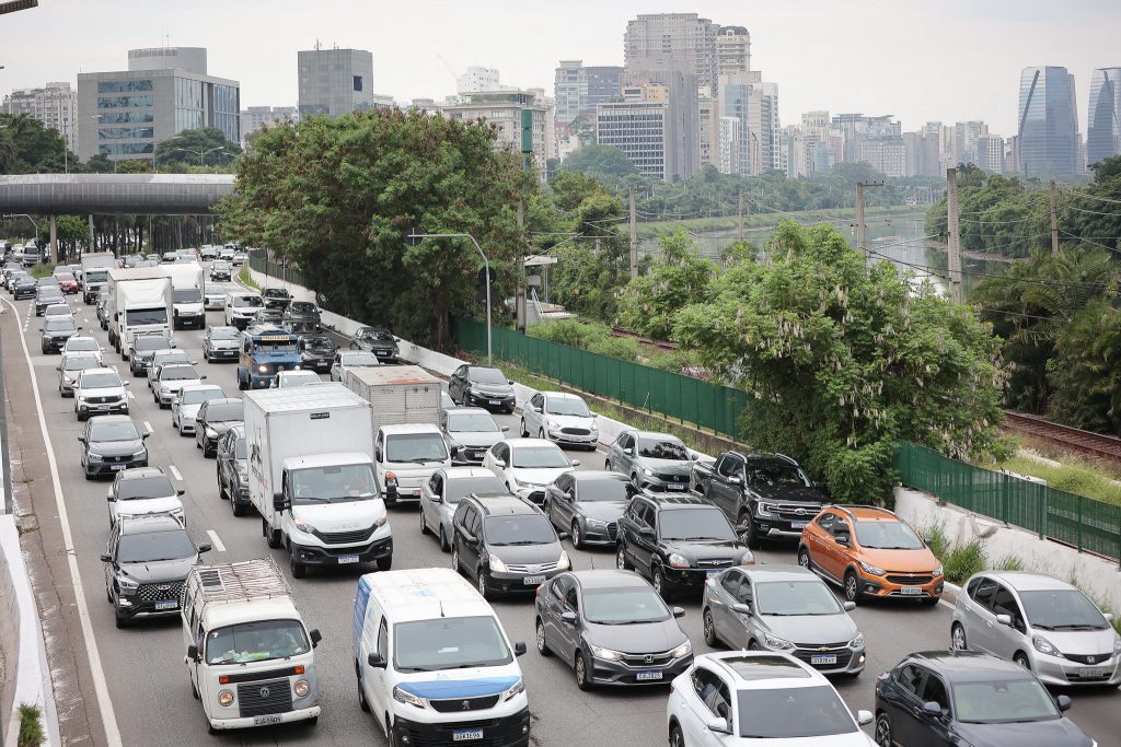 Projeto prevê até 10 anos sem CNH e multa de R$ 29 mil a motorista que dirigir bêbado