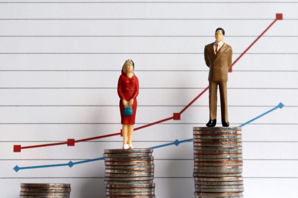 DIFERENÇAS SALARIAIS ENTRE HOMENS E MULHERES NO BRASIL
