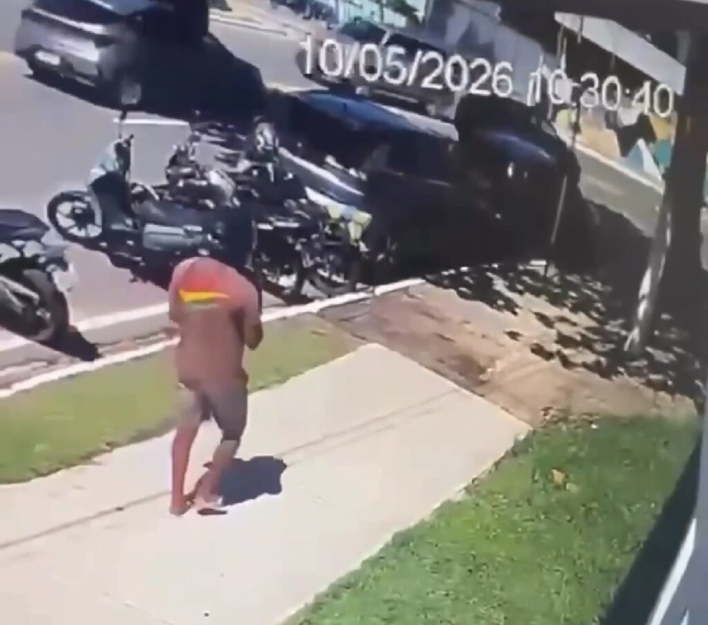 CÂMERA FLAGA FURTO DE MOTO NA ORLA DA PAJUÇARA.