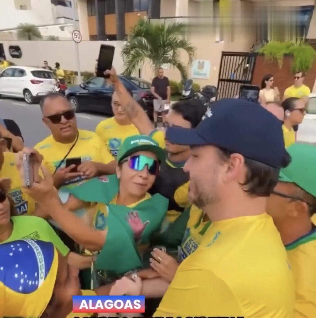 CORRIDA “ VOZ DA DIREITA “ REÚNE APOIADORES COM ATO “FORA LULA” NA ORLA DE MACEIÓ COM PRESENÇA DE CARLOS BOLSONARO.