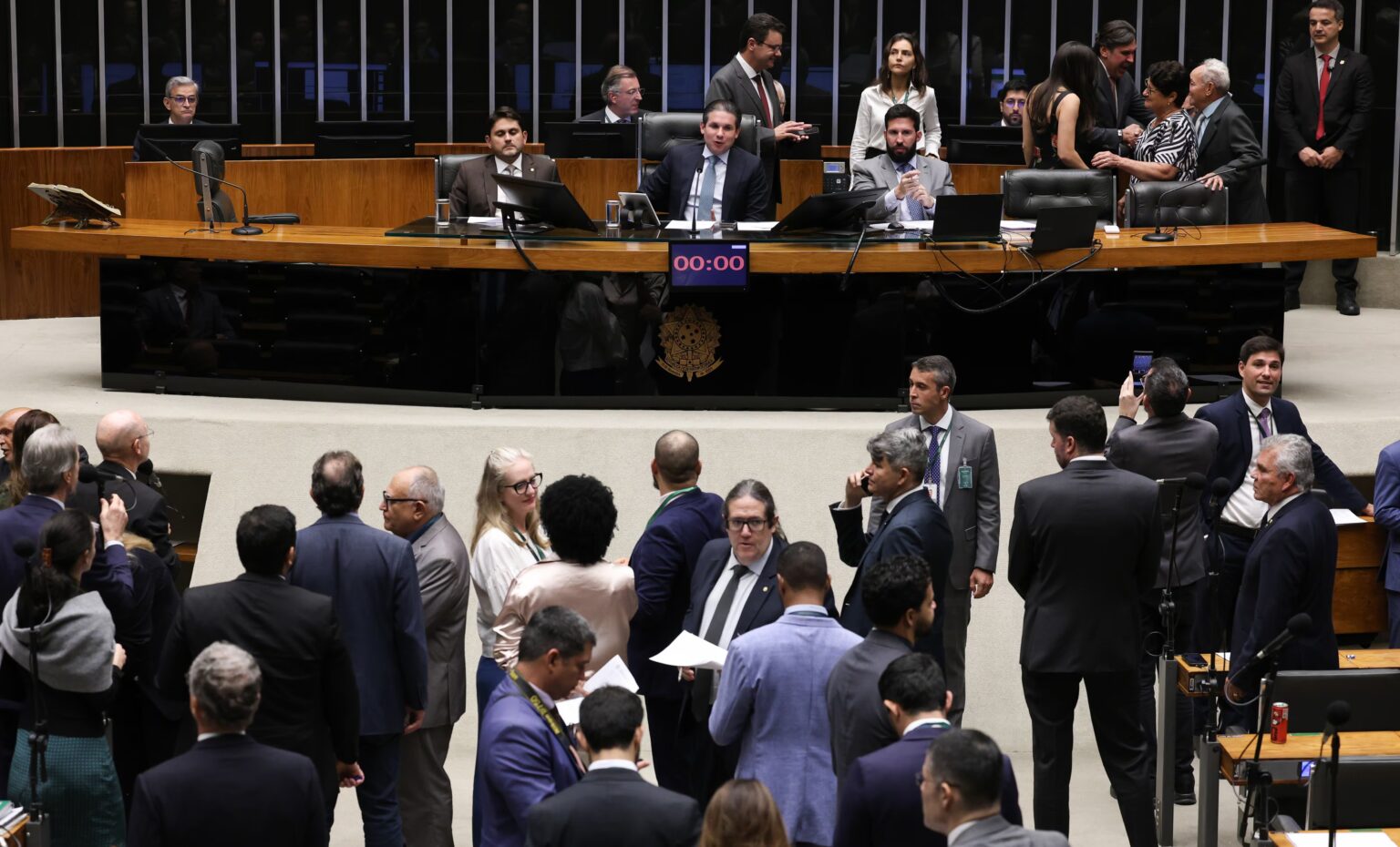 CÂMARA APROVA MP QUE REAJUSTA PISO SALÁRIO DOS PROFESSORES DA EDUCAÇÃO BÁSICA.
