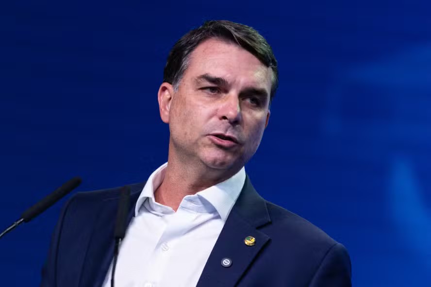 MARQUETEIRO DE FLÁVIO BOLSONARO DEIXA CAMPANHA PRESIDENCIAL.