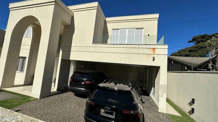 PF APREENDEU BMW E MALOTES NA CASA DE CIRO NOGUEIRA