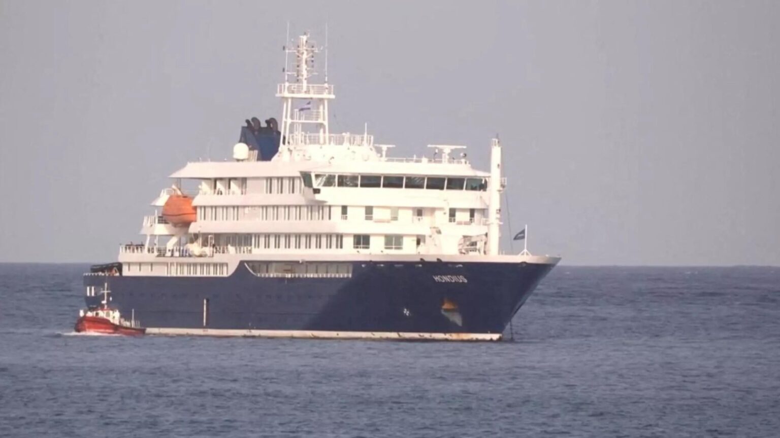 OPERAÇÃO RETIRA PASSAGEIROS DO NAVIO EM TENERIFE NESTE DOMINGO (10)