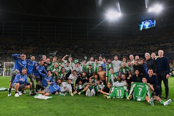 REAL BETIS VOLTA À CHAMPIONS APÓS 20 ANOS