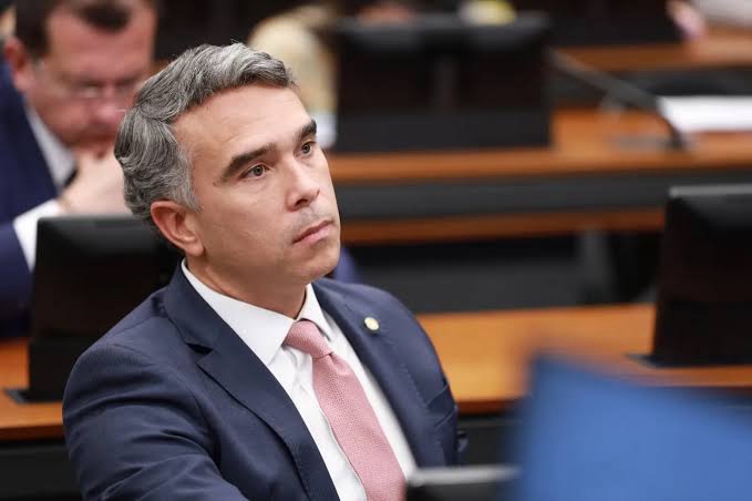 Educação ficou no discurso? Emendas de Rafael Brito priorizam outras áreas em Brasília