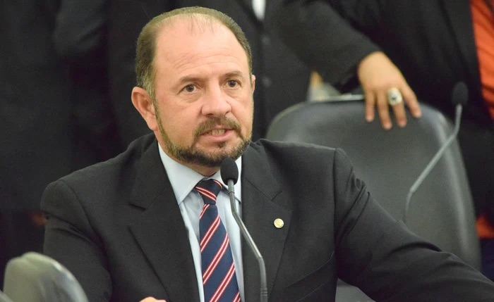 DEPUTADO PROPÕE LEI QUE EXIGE AUTORIZAÇÃO DOS PAIS PARA ALUNOS PARTICIPAREM DE ATIVIDADES SOBRE GÊNERO EM ALAGOAS