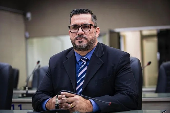 VEREADOR LEONARDO DIAS DESCARTA APOIO A JHC E REJEITA ALIANÇA COM RONALDO LESSA