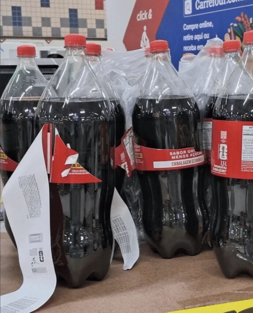 FEBRE DAS FIGURINHAS DA COPA FAZ COCA-COLA VIRAR ALVO DE FURTOS