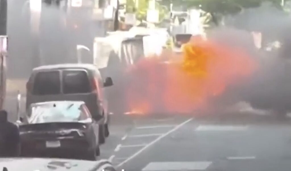 Carro explode em rua perto do Touro de Wall Street, em Nova York