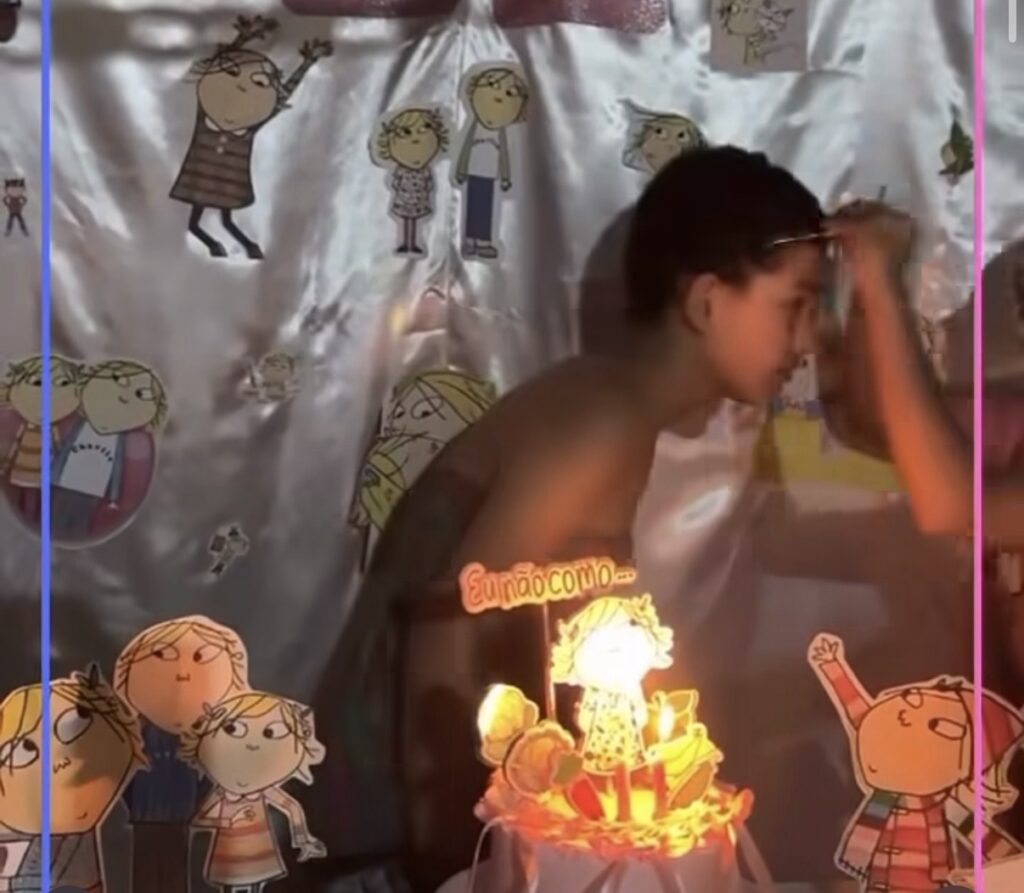CRUELDADE! Menina curada do câncer é confundida com menino e sofre ataques em seu vídeo de aniversário