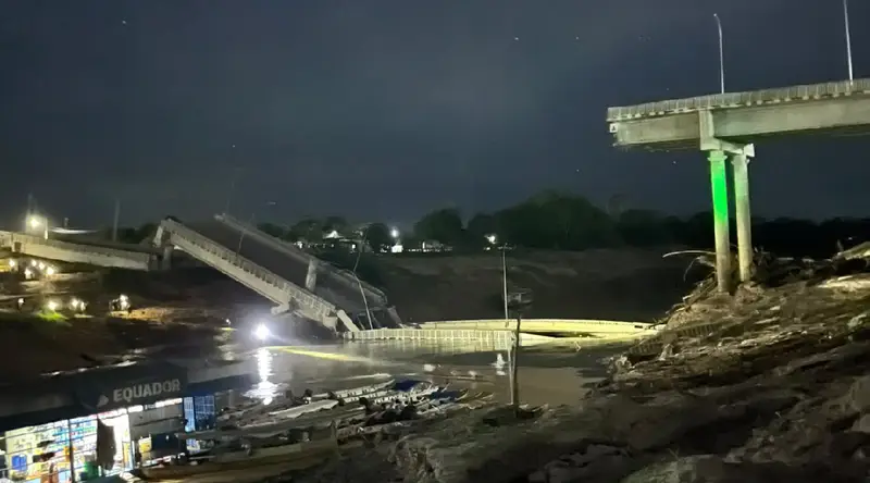 MORADORES SE UNEM PARA RESGATAR VÍTIMAS APÓS DESABAMENTO DE PONTE.