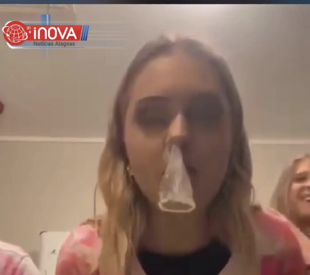 Mulher chamou atenção após participar de desafio inusitado com camisinha e divide opniões.