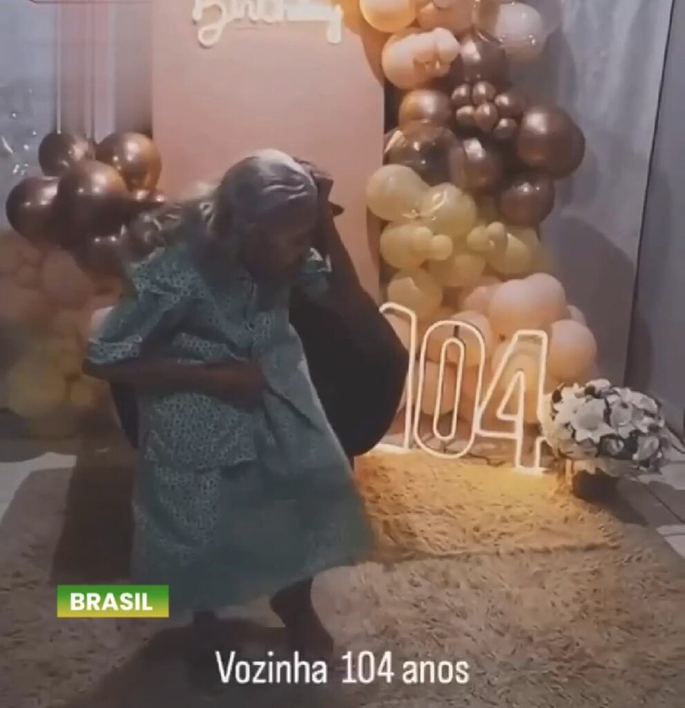 No ritmo do forró – Aos 104 anos, Maria de Lurdes da Silva viralizou nas redes sociais ao comemorar seu aniversário no ritmo do forró.
