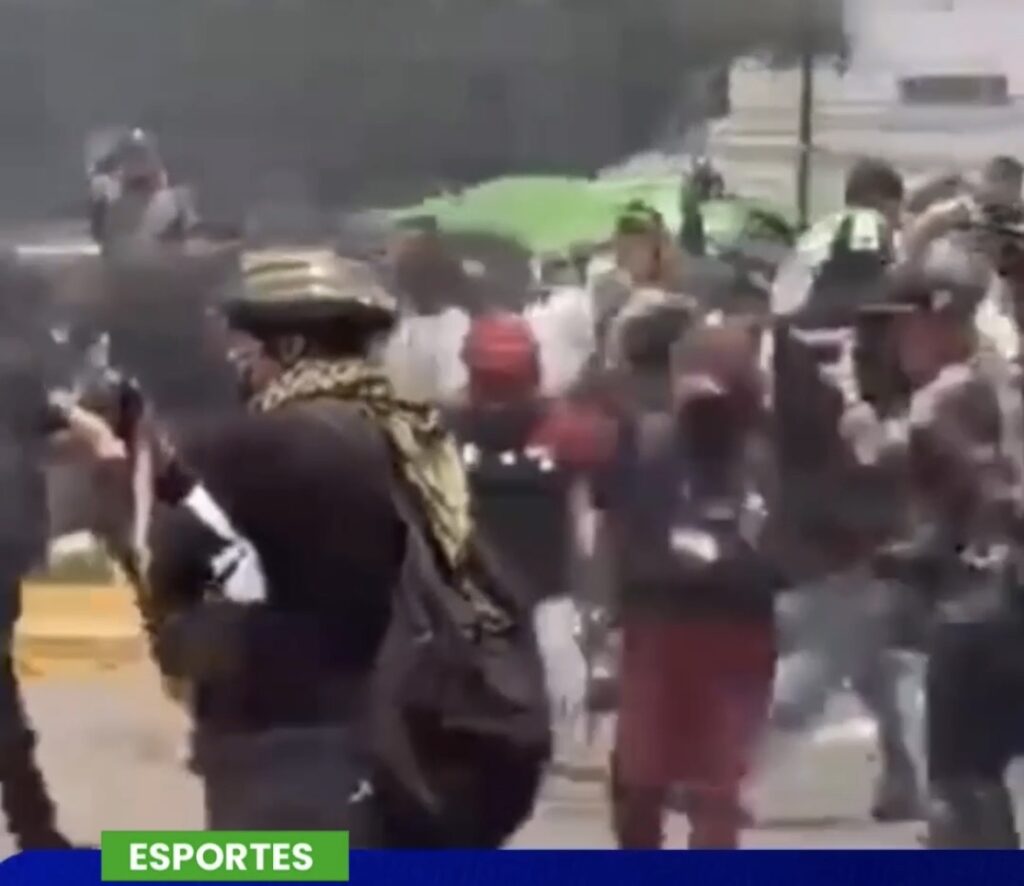 COPA DO MUNDO: MANIFESTANTES ENTRAM EM CONFRONTO COM A POLÍCIA NO AZTECA.