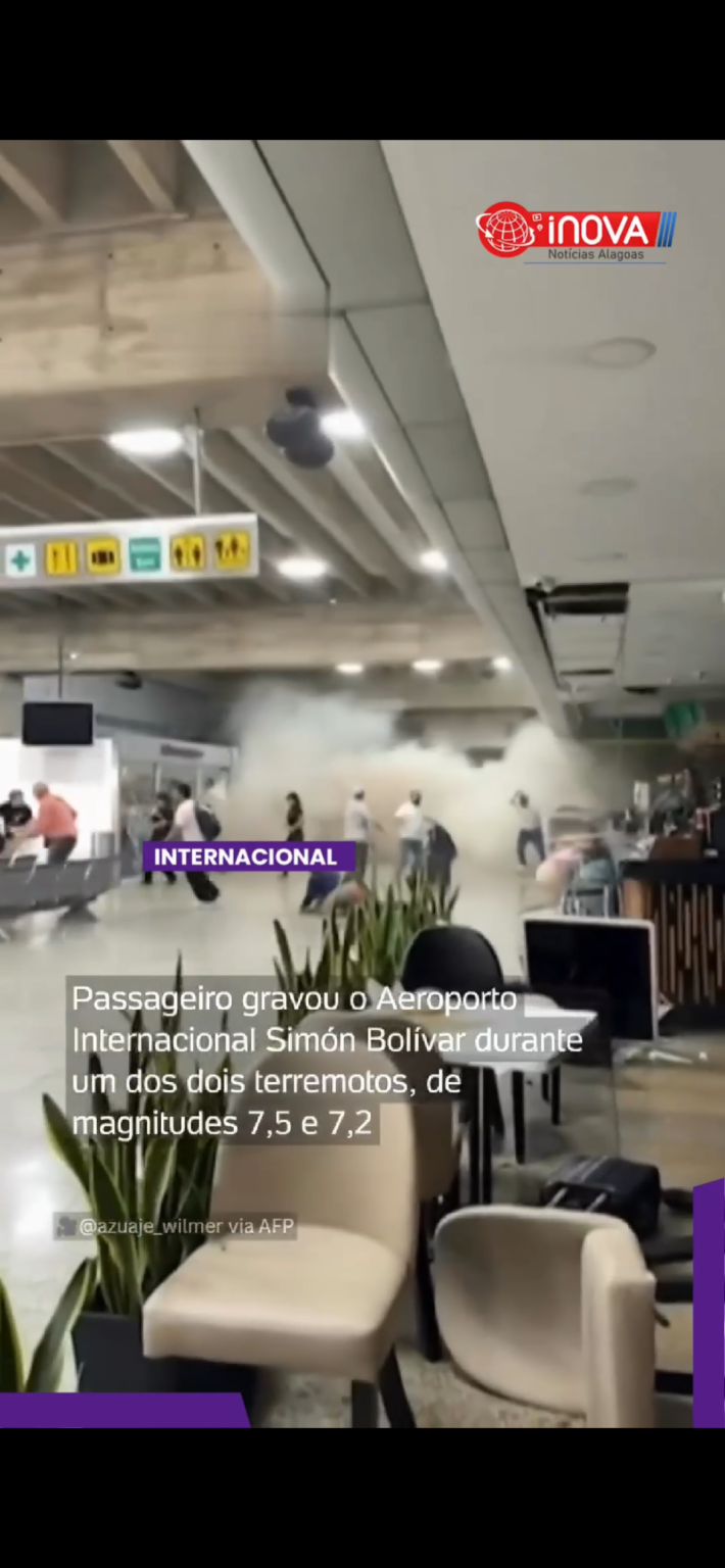 Parte do teto do maior aeroporto da Venezuela desaba durante terremoto.