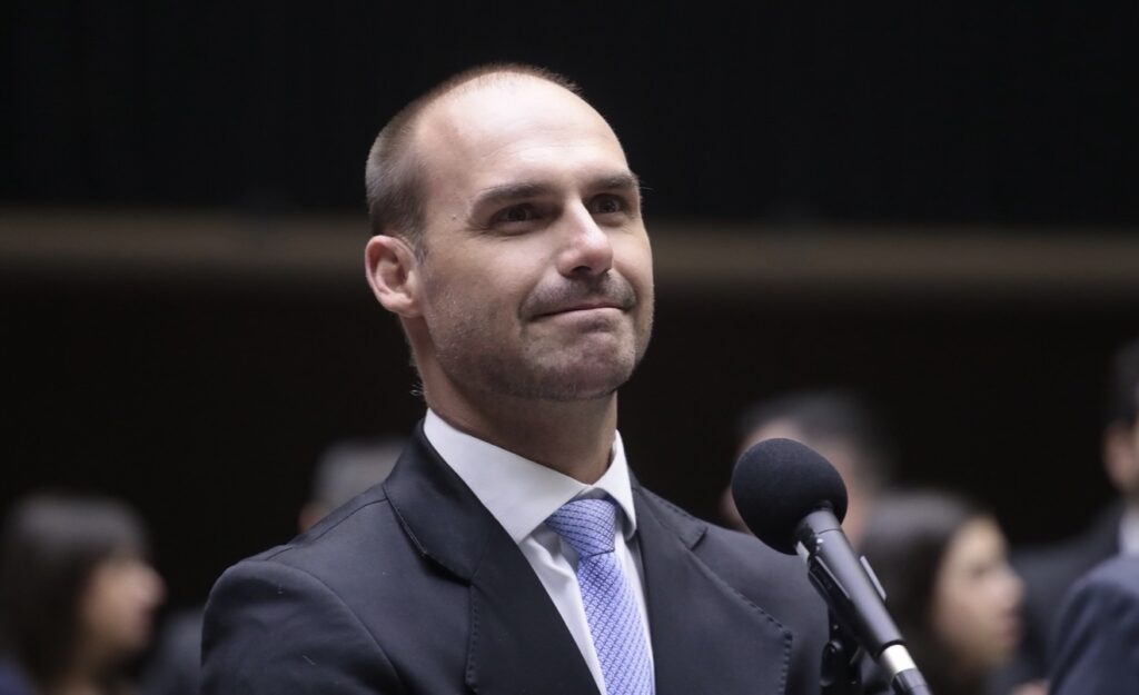 Por unanimidade, STF condena Eduardo Bolsonaro pelo crime de coação