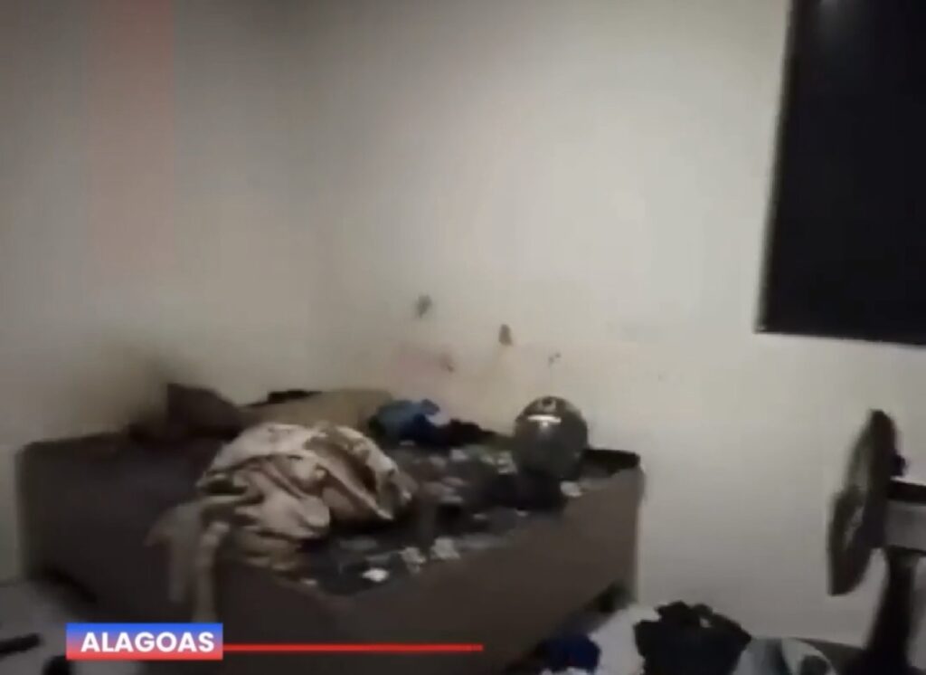 APOSENTADA COM SALÁRIO DE R$ 16 MIL VIVIA EM CONDIÇÕES PRECÁRIAS DENTRO DE CASA EM MACEIO; FILHO FOI PRESO POR MAUS-TRATOS