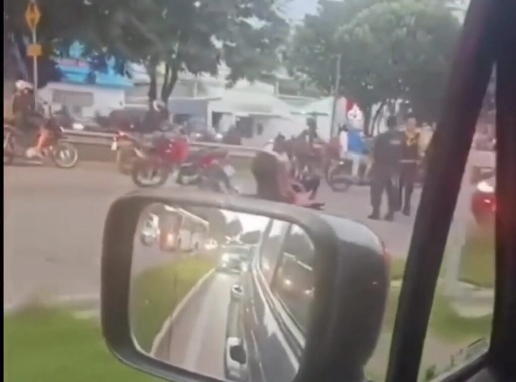 ACIDENTE PRÓXIMO À HAVAN DEIXA TRÂNSITO CONGESTIONADO NO SENTIDO CENTRO DE MACEIÓ