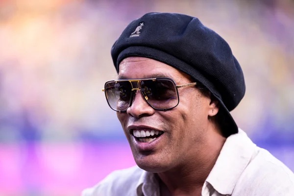 AOS 46 ANOS, RONALDINHO GAÚCHO ACERTA RETORNO AO FUTEBOL PARA JOGAR NA TERCEIRA DIVISÃO ITALIANA