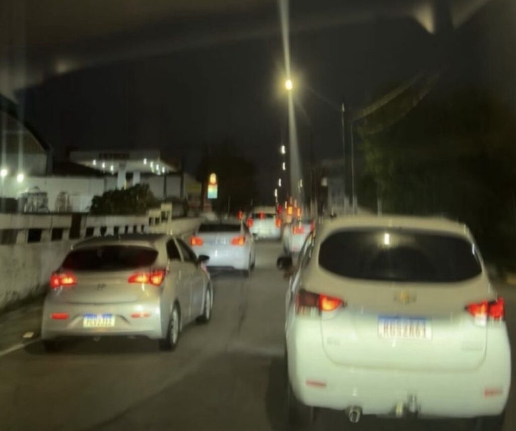Rua aberta da Praça do Centenário causa transtornos aos condutores que cobram soluções da prefeitura de Maceió