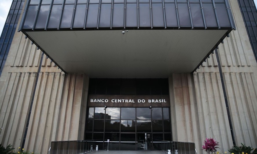 Comissão do Senado aprova PEC que dá autonomia ao Banco Central