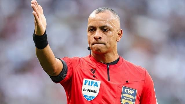 Árbitro brasileiro vai apitar o jogo de estreia da Copa do Mundo