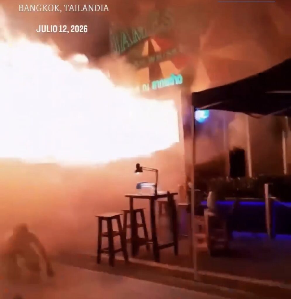 TRAGÉDIA EN BANGKOK: INCÊNDIO EN PUB DEJA AL MENOS 30 FALECIDOS