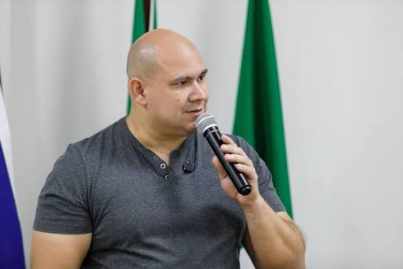 PREFEITO BOLSONARISTA BARRA CAMPEONATO DE ‘FARMAR AURA’ EM PARQUE DE CUIABÁ: ‘NÃO TENHO IDEIA DO QUE É. SOU HÉTERO’