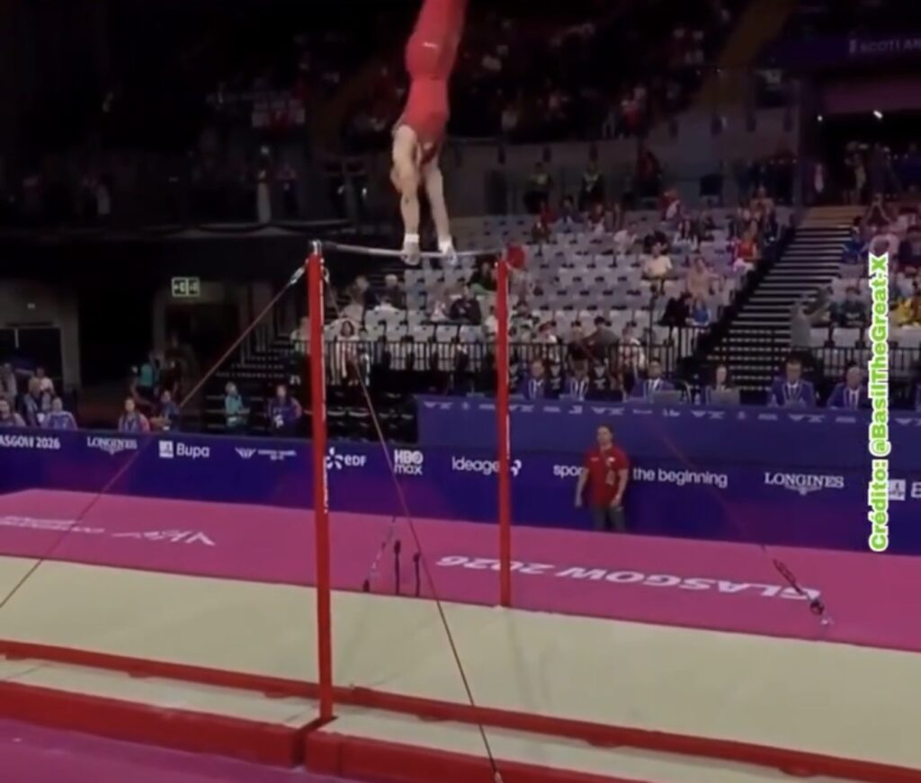 Ginasta sofre queda de cabeça durante prova nos Jogos da Commonwealth na Escócia