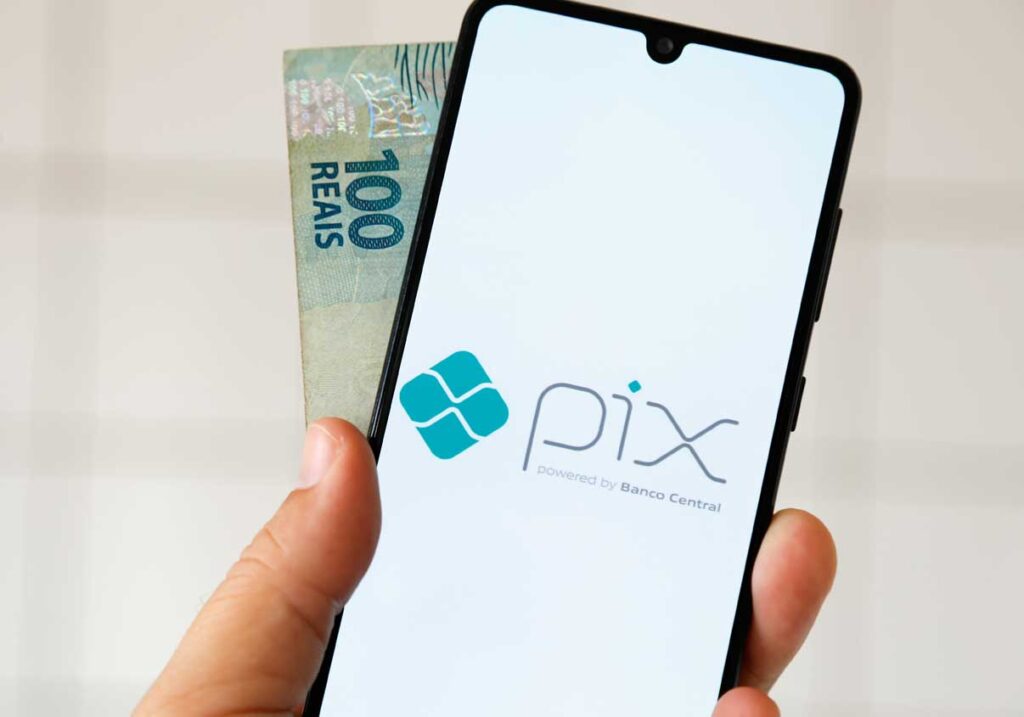 PIX PASSA A VALER EM 8 PAÍSES E VIRA ALTERNATIVA MAIS BARATA QUE CARTÃO PARA TURISTAS