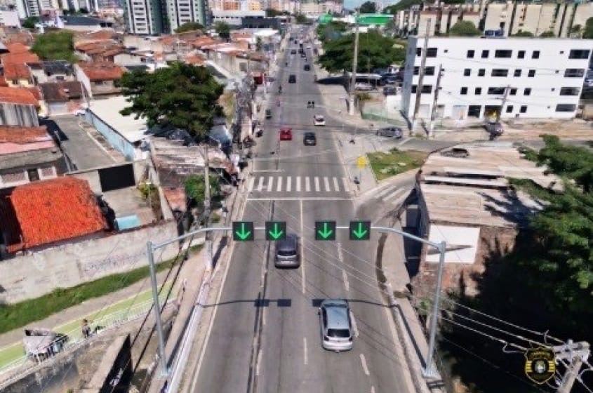 Avenida Gustavo Paiva ganha faixa reversível durante horários de pico da tarde e da noite