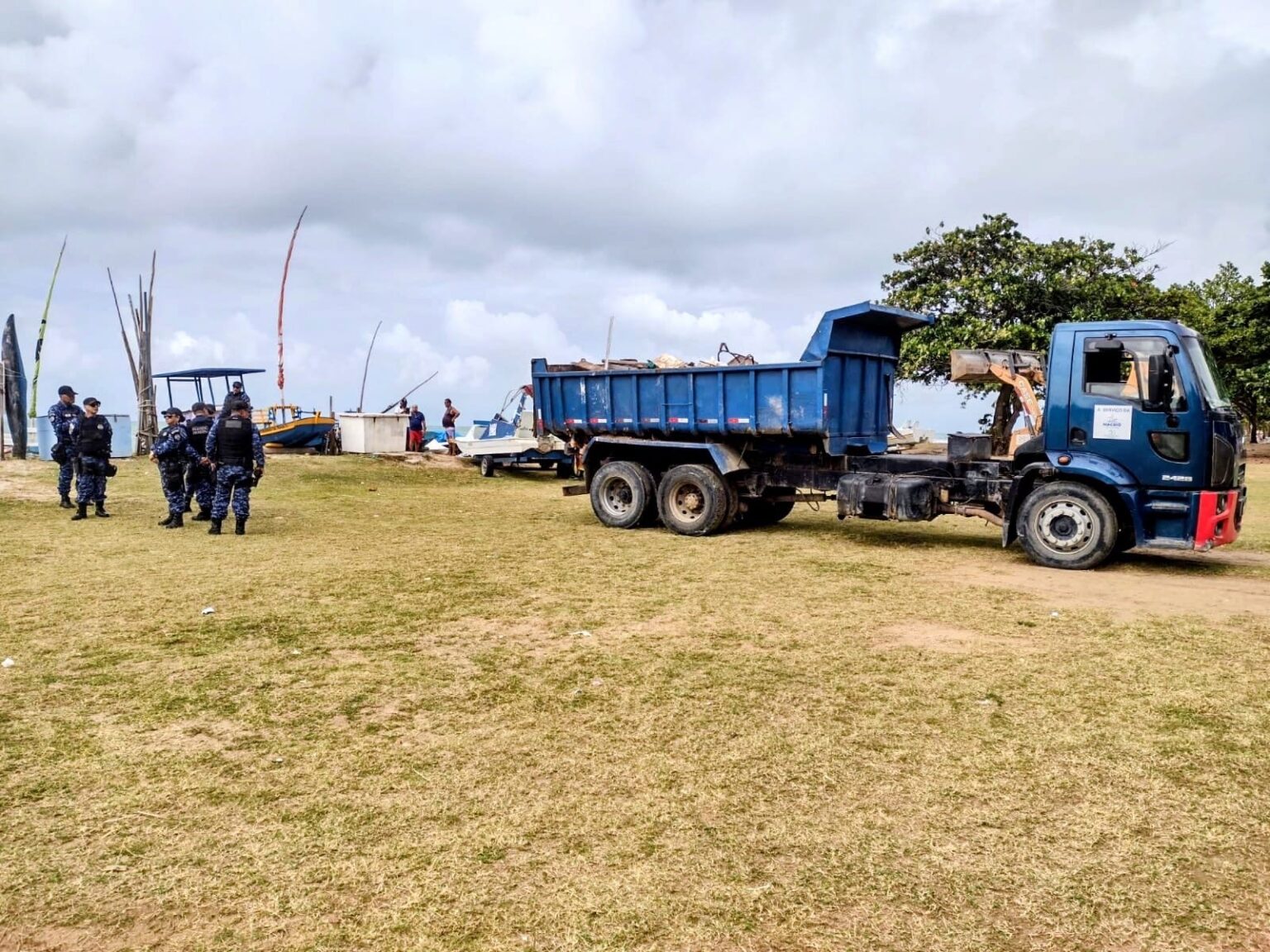Prefeitura realiza reordenamento dos Jangadeiros da orla de Pajuçara em Maceió