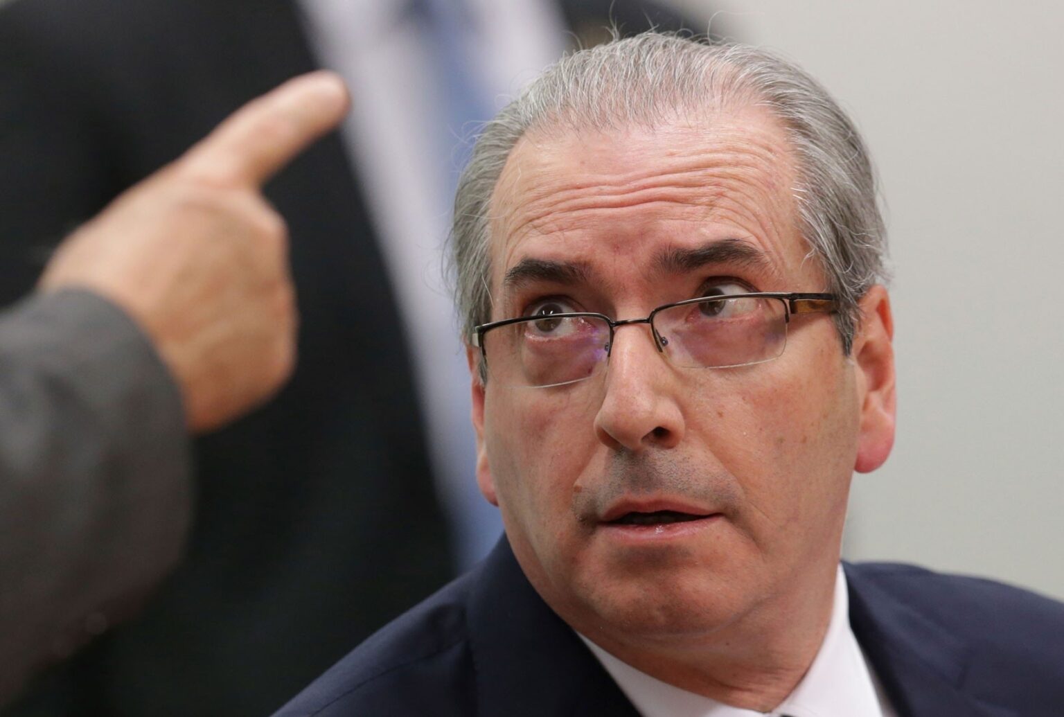 Dino bloqueia R$ 6 milhões de Eduardo Cunha por indicação de emendas mesmo sem mandato